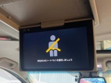 【フリップダウンモニター】大画面モニターで後席でもエンタメをお楽しみいただけます。小さなお子様にも大人気の装備です♪