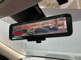 たくさん人や荷物を乗せてもクリアな視界を確保してくれるスマートルームミラー!