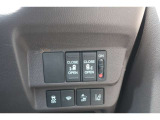 運転席に居ながら両側パワースライドドアの開閉ができます!