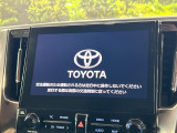 【メーカー純正ナビ】インテリアに溶け込むスタイリッシュな「専用設計」メーカーナビを装備♪視認性や操作性など基本性能にも優れ、より上質なカーライフをお楽しみいただけます。