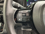 ステアリングにオーディオ操作スイッチが付いています。オーディオ画面に直接タッチしなくても操作が出来ますので、運転に集中できます。