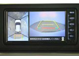 パノラミックビューモニター付きです。車両を上から見たような映像をディスプレイオーディオ画面に表示。運転席からの目視だけでは見にくい、車両周辺の状況をリアルタイムでしっかり確認できます。
