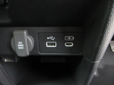 通常のUSB入力端子の他にスマホ充電に対応したUSB-C端子を装備しています!