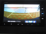 ギヤをRに入れるとナビの画面に後ろの映像が映るリヤカメラ付!後退時の安全確認やコンディションの悪い視界でもカラーバックモニターがドライバーをサポート☆☆☆