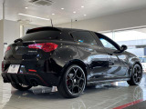 ご覧いただきありがとうございます。当店はショールーム内と屋外展示場に選りすぐりのFIAT・ABARTH・Alfaromeoの正規認定中古車を展示しており、在庫車両はできる限り多く撮影、掲載してご案内しております。