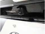 バックカメラが付いているので後方確認が非常にしやすいです。今や運転初心者も熟練者も必須装備!ついていて損はないですね♪