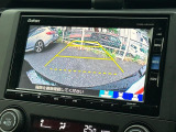 【バックカメラ】駐車時に後方がリアルタイム映像で確認できます。大型商業施設や立体駐車場での駐車時や、夜間のバック時に大活躍!運転スキルに関わらず、今や必須となった装備のひとつです!