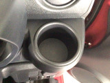 【ドリンクホルダー】ハンドルの右側にはドリンクホルダーが付いています。ちょうど手の届く所にありますので、とっても便利です♪