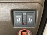 リアドアは乗り降りに便利な両側電動スライドドアです。また運転席に座っていながらスイッチ操作で自在にスライドドアを開け閉めできます。