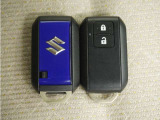 ◆スマートキー◆カギをバッグやポケットに入れたままでもドアロックの開閉ができる『スマートキー』付き!雨天や暗くなってもカギを取り出す必要がなくドアの開錠&エンジンも始動できます