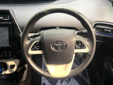 【純正革巻きステアリング】上質な革を使用することで、手にしっかり馴染みとても運転しやすいハンドルです♪