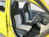 【運転席・助手席】内装ルームクリーニング済みです。しっかり綺麗にしていますので、是非、お確かめください。車に自信があるからこそ、是非一度ご来店頂き内外装も見てもらえると幸いです。