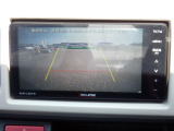 バックカメラ装備しております。駐車時に大変役に立ちますよ。駐車が苦手な方にも便利機能です。