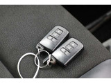 ■スマートキー■ 鍵を身に着けていれば、ドアの施錠・開錠が可能です!バッグから鍵を探し出す必要もないので、たくさん荷物を持っていたり雨の日傘をさしている時にも便利ですね!