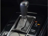 【シフトレバー】シフトもとても操作しやすいデザインになっております。運転する人の事を第一に考えた操作性の高い仕様です。