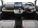 ◆視界広々で非常に運転しやすくロングドライブでも疲れを感じさせないすっきりとまとまったインパネ周りです。