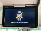 【フリップダウンモニター】大画面モニターで後席でもエンタメをお楽しみいただけます。小さなお子様にも大人気の装備です♪