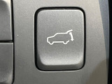 【パワーバックドア】スマートキーや運転席のボタンを押すだけでリアゲートが自動で開閉します!荷物を持っている時や、高い位置にあるバックドアを閉める際に便利な機能です♪