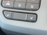 運転席と助手席にはシートヒーターがあります