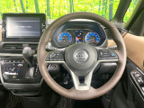 【純正革巻きステアリング】上質な革を使用することで、手にしっかり馴染みとても運転しやすいハンドルです♪