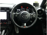 各操作スイッチなどもハンドルから手を放すことなく操作可能で安全運転に支援いたします!