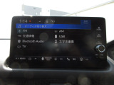 センターパネルにスッキリと収まった純正オーディオです。お気に入りの音楽・ラジオを聴きながら楽しいドライブをお楽しみくださいね。