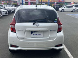 バックカメラが付いているので後方確認が非常にしやすいです。今や運転初心者も熟練者も必須装備!ついていて損はないですね♪