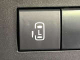 【パワースライドドア】スマートキーや運転席のスイッチでスライドドアの開閉が可能♪電動だから力を入れてドアを開ける必要が無く、小さいお子様でも、重い荷物を持っている時もラクに開け閉めできます♪