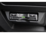 ETCは運転席インパネ右下に専用カバーによって埋め込まれています
