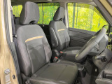 運転席まわりには十分なスペースがあり、大柄な方でもゆったり運転していただける環境です。