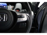 Hondaセンシングの機能のひとつ、アダプティブクルーズコントロール付!アクセルから足を離しても設定したスピードと前車との車間を保ち走行してくれます!車線維持もアシスト☆高速道路で疲労軽減ですね☆
