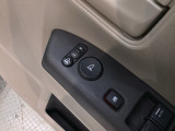 狭い駐車場で便利な電動格納ドアミラーが付いています。