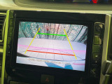 【バックカメラ】駐車時に後方がリアルタイム映像で確認できます。大型商業施設や立体駐車場での駐車時や、夜間のバック時に大活躍!運転スキルに関わらず、今や必須となった装備のひとつです!