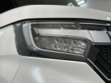 LEDヘッドライトは、点灯の瞬間から最大光量を発揮し、突然暗くなるトンネルなどでの安定感を高めます。