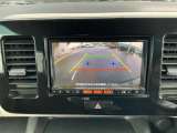 バックモニターで車庫入れや縦列駐車もらくらく、高感度カラーカメラですので僅かな光でもくっきりと見え、夜でも安心して駐車出来ます。