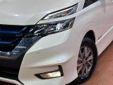 【LEDヘッドライト】悪天候や夜間走行時も良好な視界を確保し安心して運転できる高輝度LEDヘッドライトを装備!点灯速度が早く、消費電力も抑えられています。