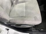 痛みの出やすい運転席シートの角、フロアマット、座面、ともに良好です