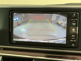 リバースギアに入れるだけで後方の表示へ切り替わります。夜間や雨の日の駐車も楽になりますよ。