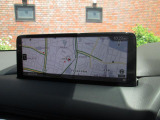 マツダコネクトの10.25インチワイドセンターディスプレイです。『Android Auto』『Apple CarPlay』や独自のコネクテッドサービスに対応したインターフェイスシステムです。