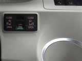両側電動スライドドアです! 両手がふさがっている時等にはとっても便利ですよね!!