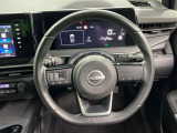 インテリアに合わせたデザインのステアリングは、運転される方のことも考え、運転しやすい形状、大きさです。是非一度、実際に触ってお確かめください。