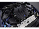 3.0L 直列6気筒DOHCツインターボエンジンを搭載。出力462ps/71.4kgmを発揮し、アルピナならではの上質かつ力強い走りをお楽しみいただけるパワートレインです。