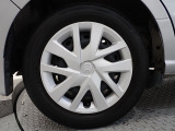 ホイールカバーは車のデザインにマッチした専用タイプです。