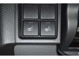 運転席・助手席シートヒーター装備☆  座面と背もたれをすばやく温めるシートヒーターを内蔵。身体を直接温めることができます。 寒い時期には嬉しいアイテムですね♪