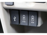 2.5AのUSB(充電)が付いており、車内でもしっかりとスマートフォン等の機器へ充電可能です♪