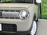 【HIDヘッドライト】非常に明るく前方を照らしてくれるので、悪天候や夜間の走行時も視界良好で安心してお乗りいただけます。