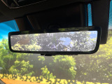 【デジタルインナーミラー】後席の大きな荷物や同乗者で後方が確認しづらい時でも安心!カメラが撮影した車両後方の映像をルームミラー内に表示。クリアな視界で状況の確認が可能です!
