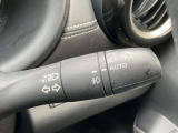 トンネル進入時や暗くなれば自動点灯するオートライトです。