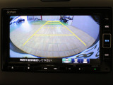 【バックカメラ】駐車時に後方がリアルタイム映像で確認できます。大型商業施設や立体駐車場での駐車時や、夜間のバック時に大活躍!運転スキルに関わらず、今や必須となった装備のひとつです!