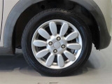純正のアルミホイール装着車です。タイヤサイズは155/65R14です。